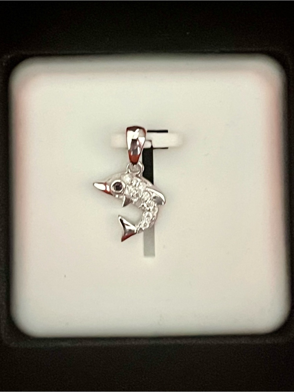 🆕 Silver Dolphin Pendant with .50 ctwt Moissanite Crystals $150 retail